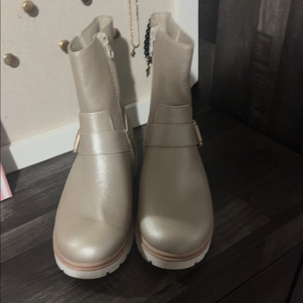 art class Taupe/Cream Chelsea-Style Ankle Booties